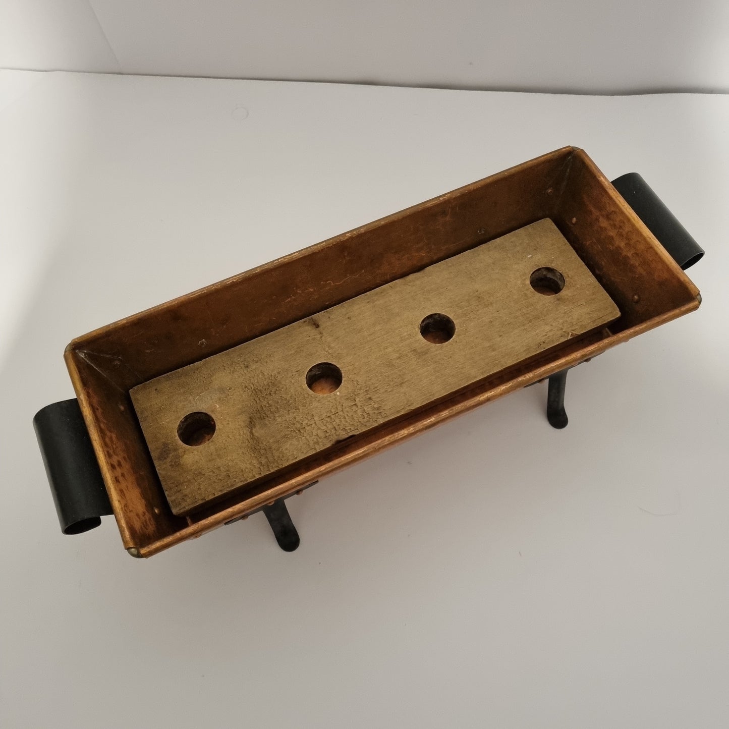 Vintage Hammered Copper Advent Candle Tray – 4 Pillar Candles, Iron Legs & Handles, authentic vintage charm