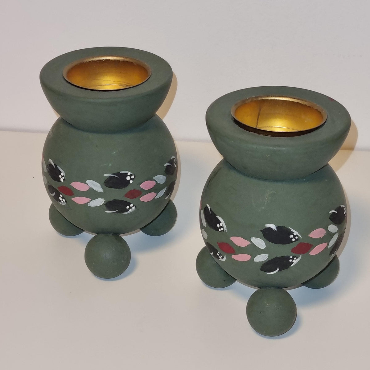Pair of Swedish green hand-painted wooden candle holders with ball feet – photo 4