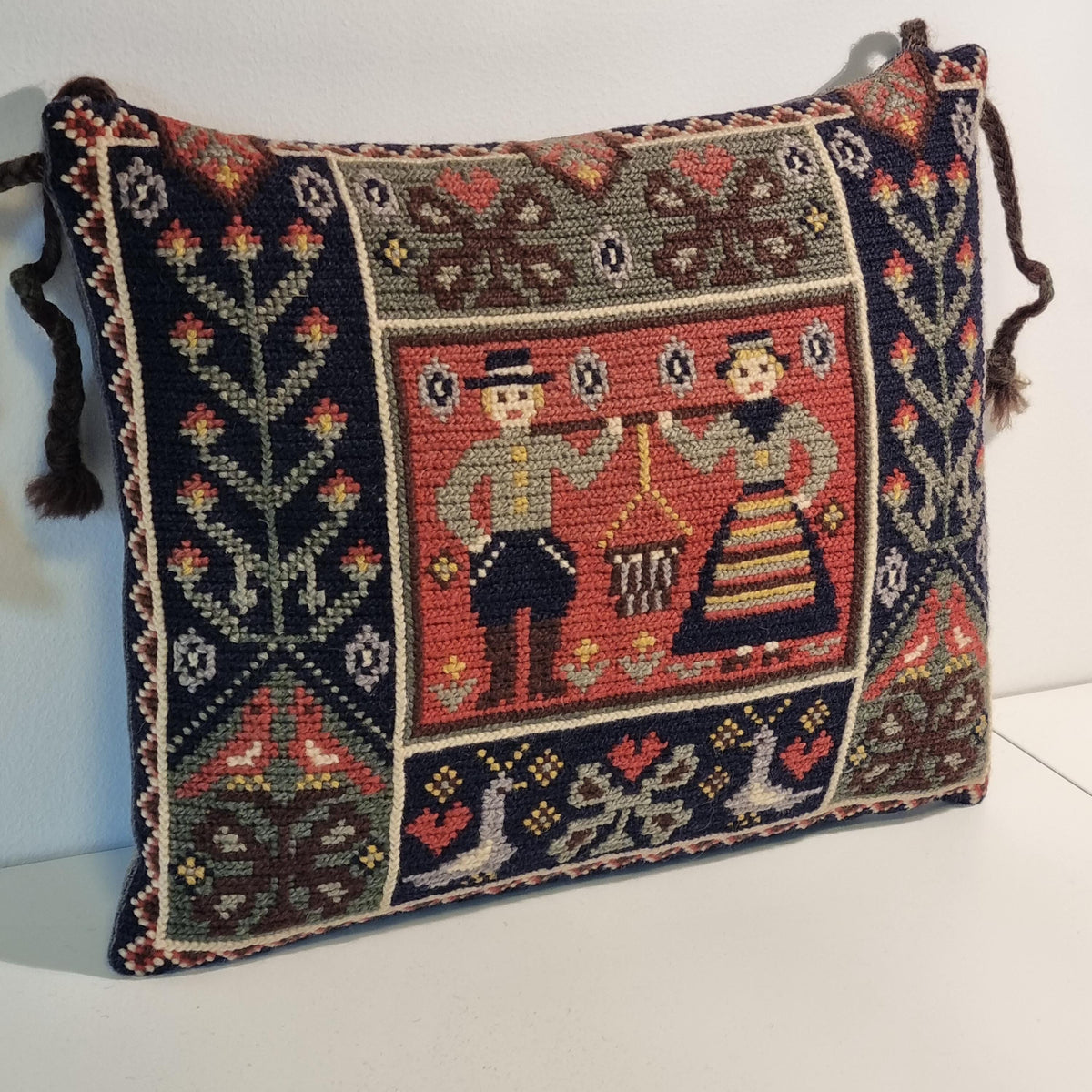Swedish Allmoge wool needlepoint cushion with folk figures and tassels – photo 4