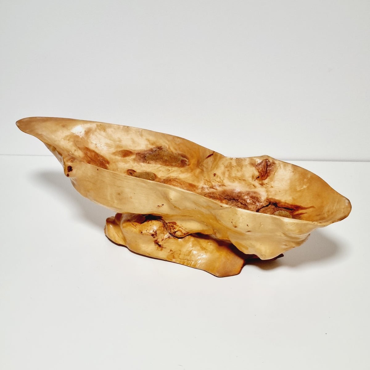 Swedish root wood bowl, close-up of burl grain