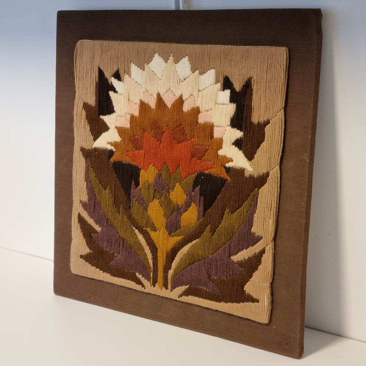 Swedish handwoven flamskväv tapestry with geometric flower in rust red – photo 8
