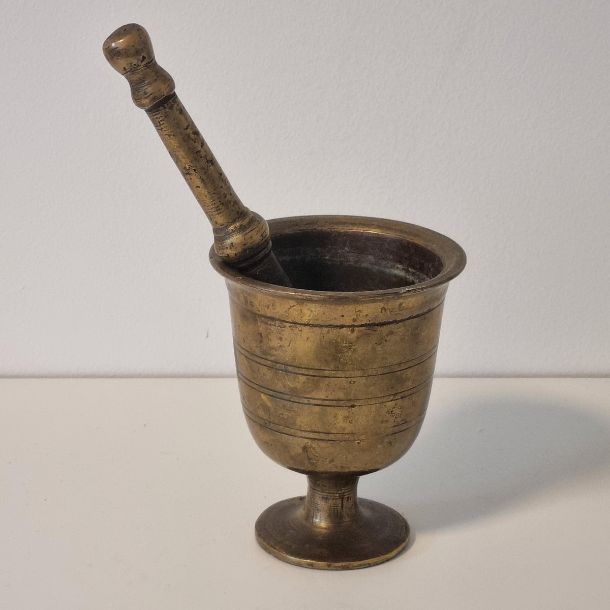 Antique footed brass mortar and pestle, 19th century – photo 11