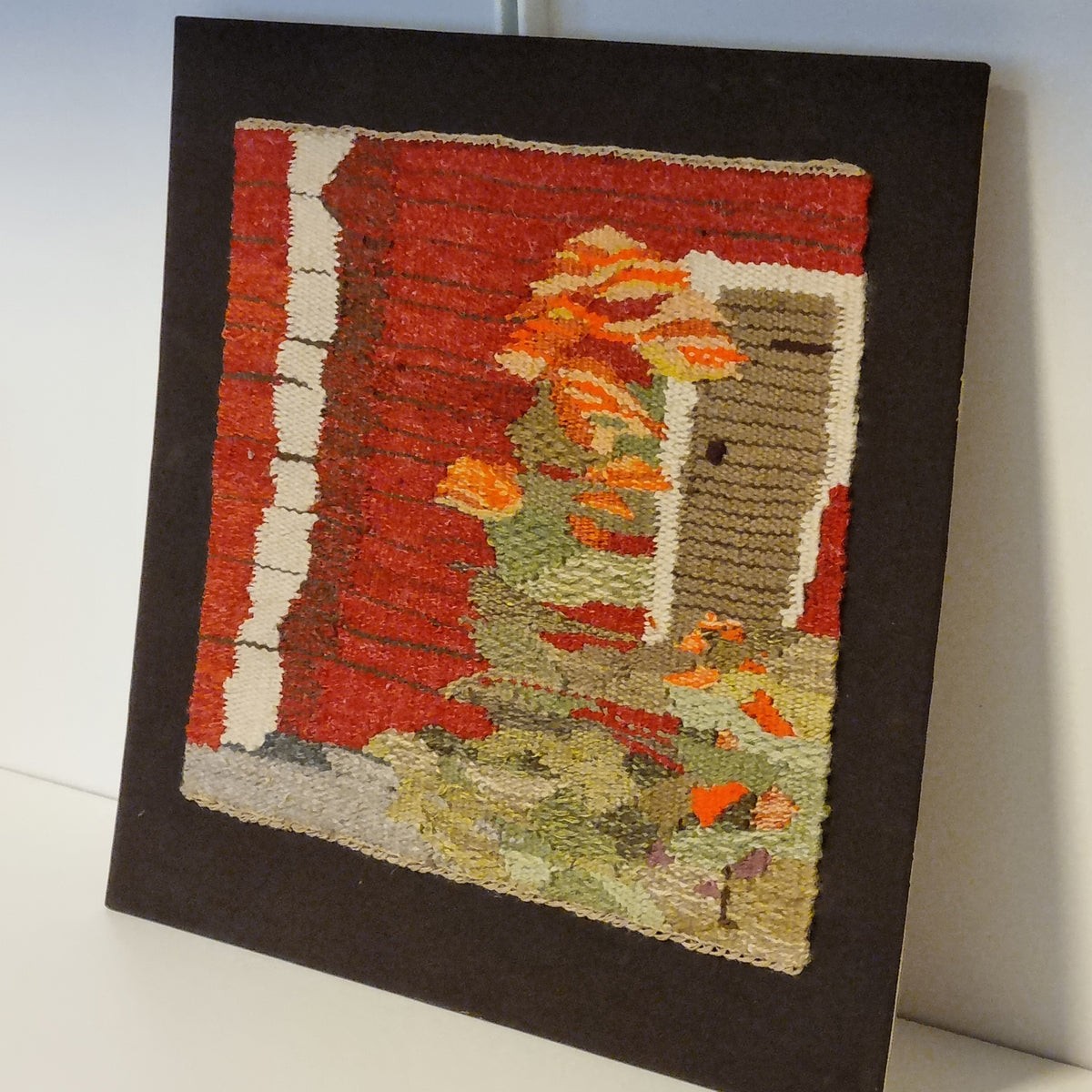 Swedish handwoven tapestry of a red cottage with orange flowers – photo 5