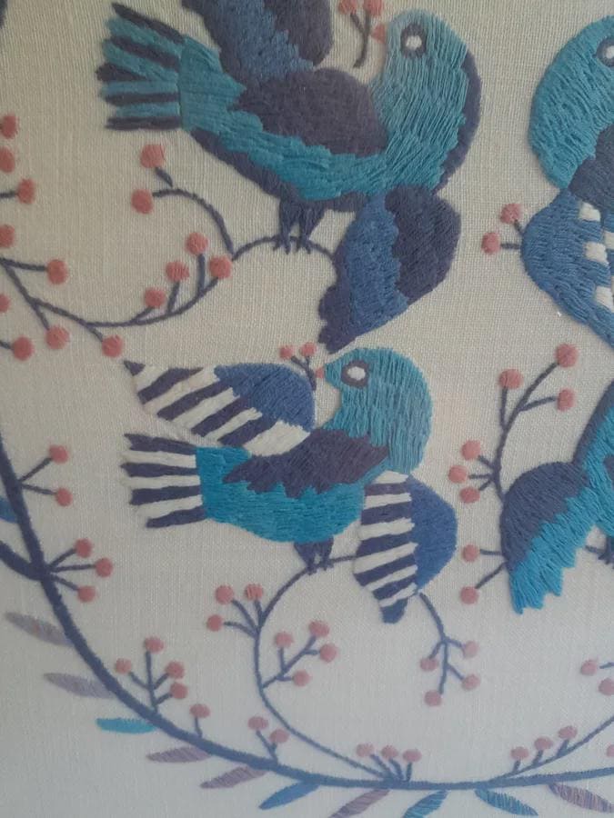 Framed Swedish Blekingesöm embroidery of four blue birds on linen – photo 4