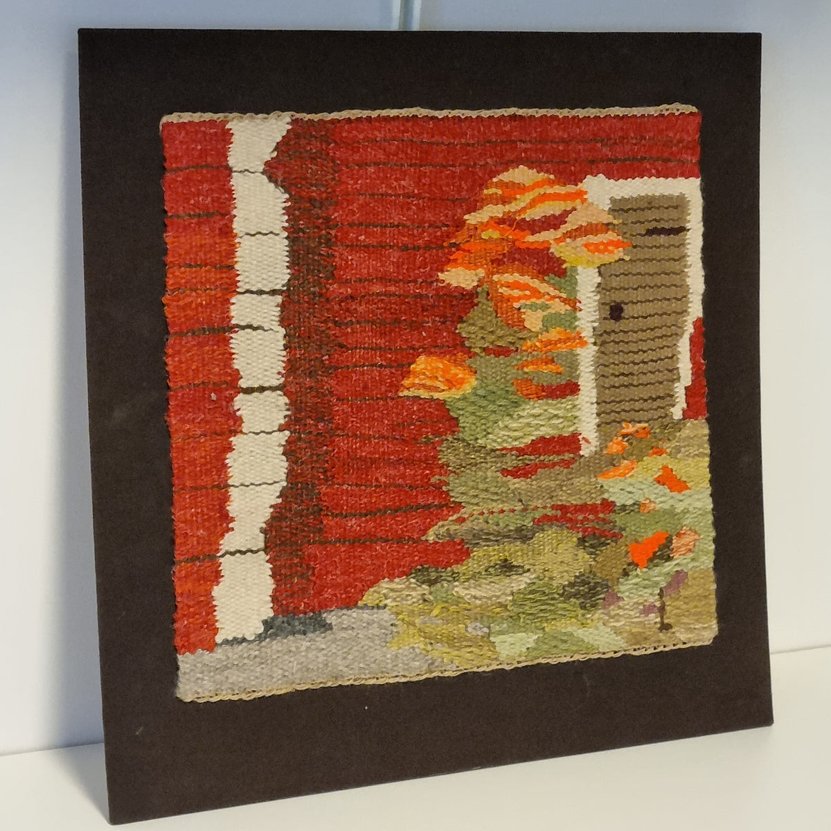 Swedish handwoven tapestry of a red cottage with orange flowers – photo 3