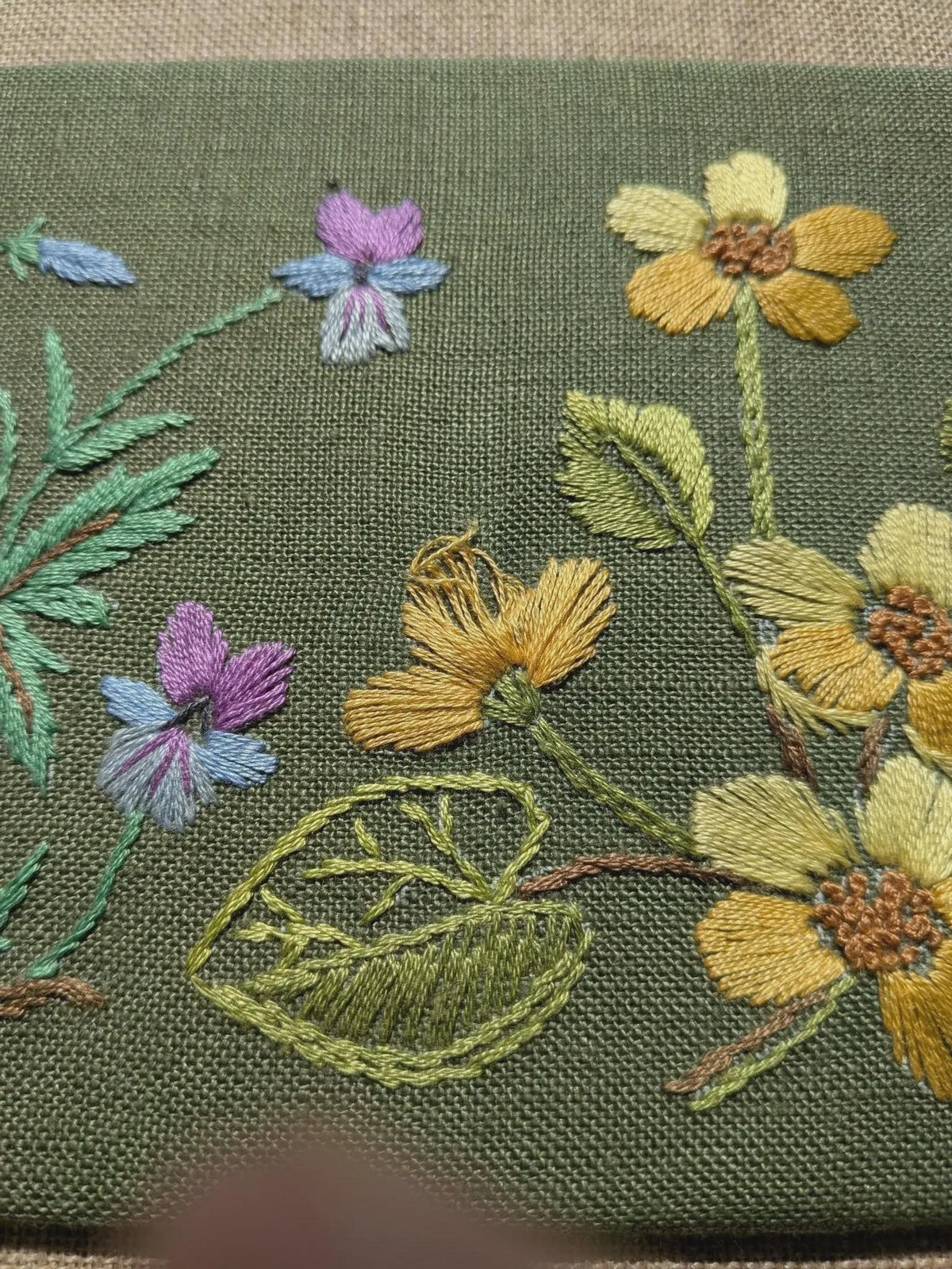 Swedish wildflower embroidery on moss green in solid teak frame – photo 4