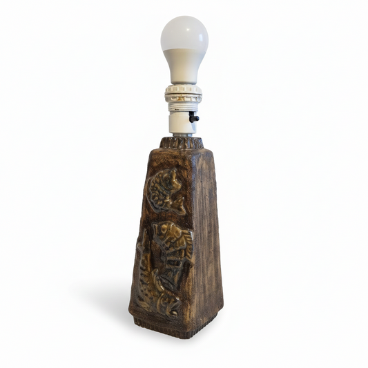 Willi Fischer Stoneware Table Lamp – Swedish Studio Pottery 1960s with unique carved fish design, authentic vintage, timeless charm