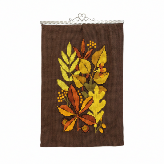 Vintage Scandinavian Woven Tapestry – Autumn Leaves Nordic Wall Art featuring handwoven textile with autumn leaf motifs, timeless charm.