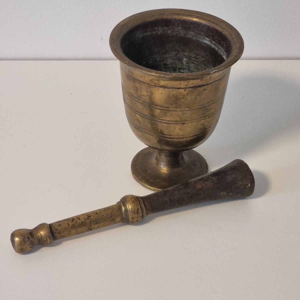 Antique footed brass mortar and pestle, 19th century – photo 12