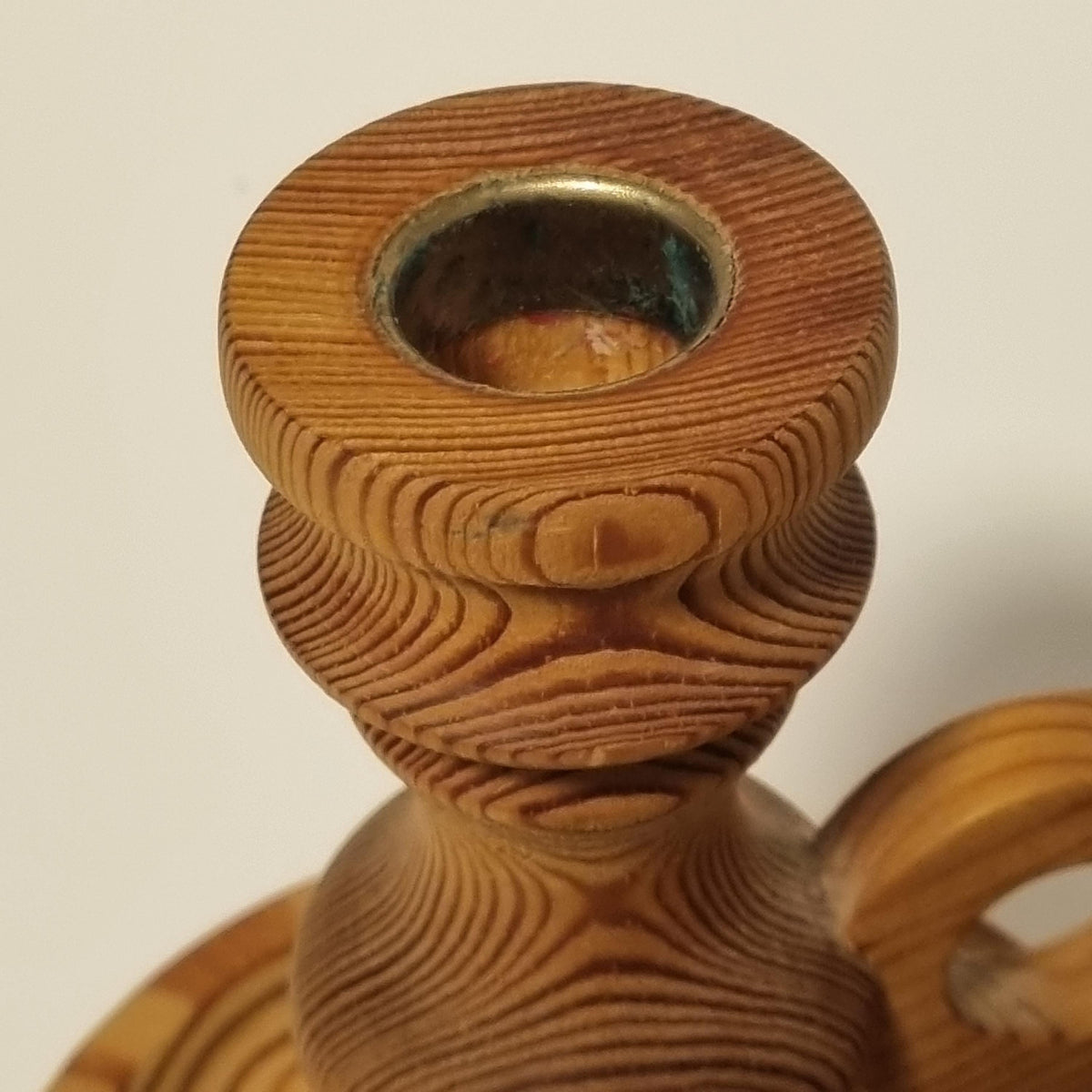 Pair of turned wooden candle holders with ring handles, honey-brown – photo 6