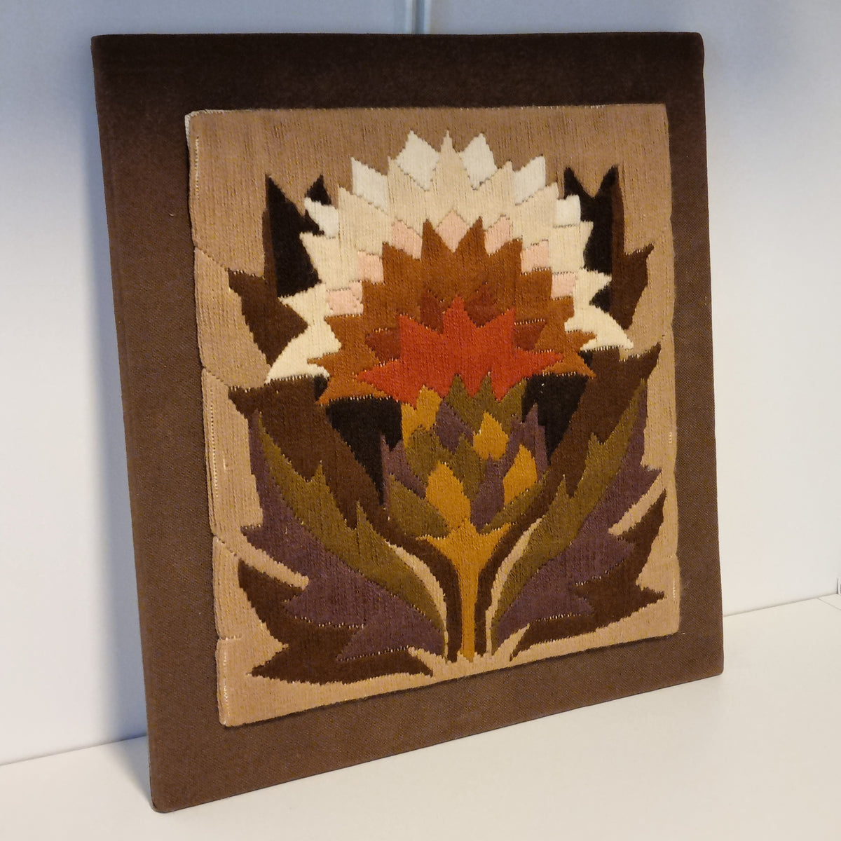 Swedish handwoven flamskväv tapestry with geometric flower in rust red – photo 3