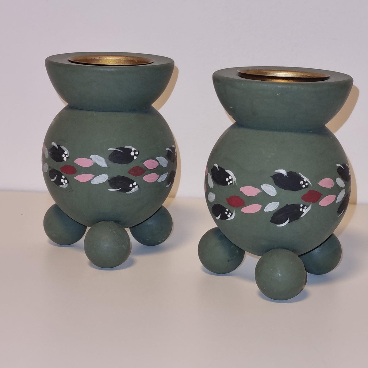Pair of Swedish green hand-painted wooden candle holders with ball feet – photo 5