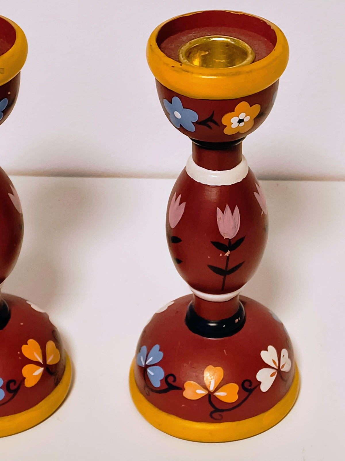 Pair of Swedish red hand-painted wooden candlesticks with tulips – photo 8