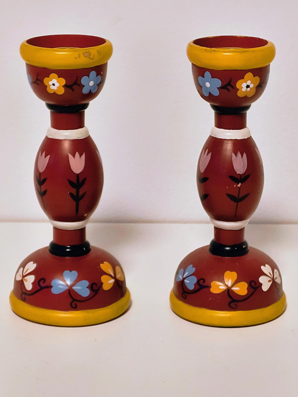 Pair of Swedish red hand-painted wooden candlesticks with tulips – photo 6