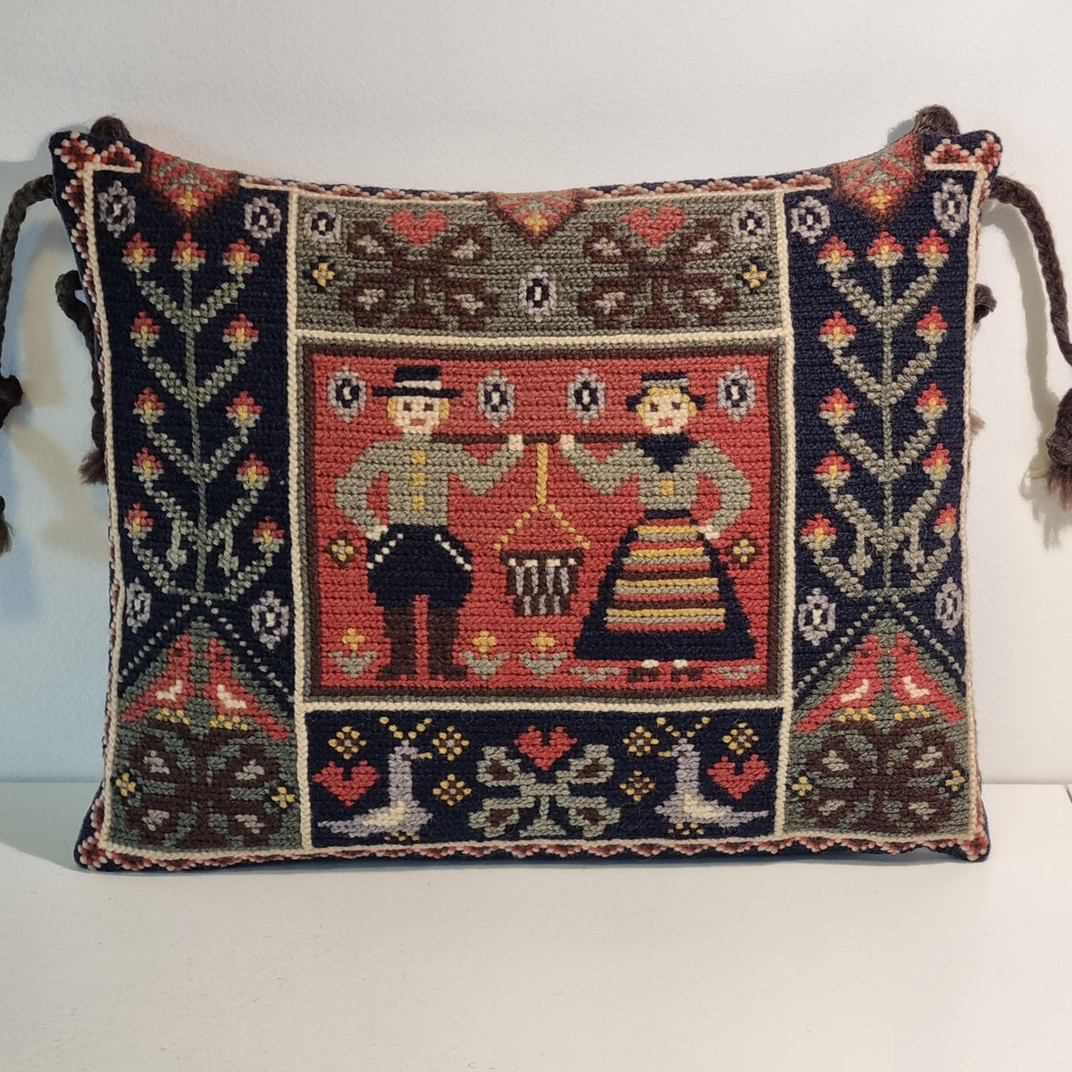 Swedish Allmoge wool needlepoint cushion with folk figures and tassels – photo 3