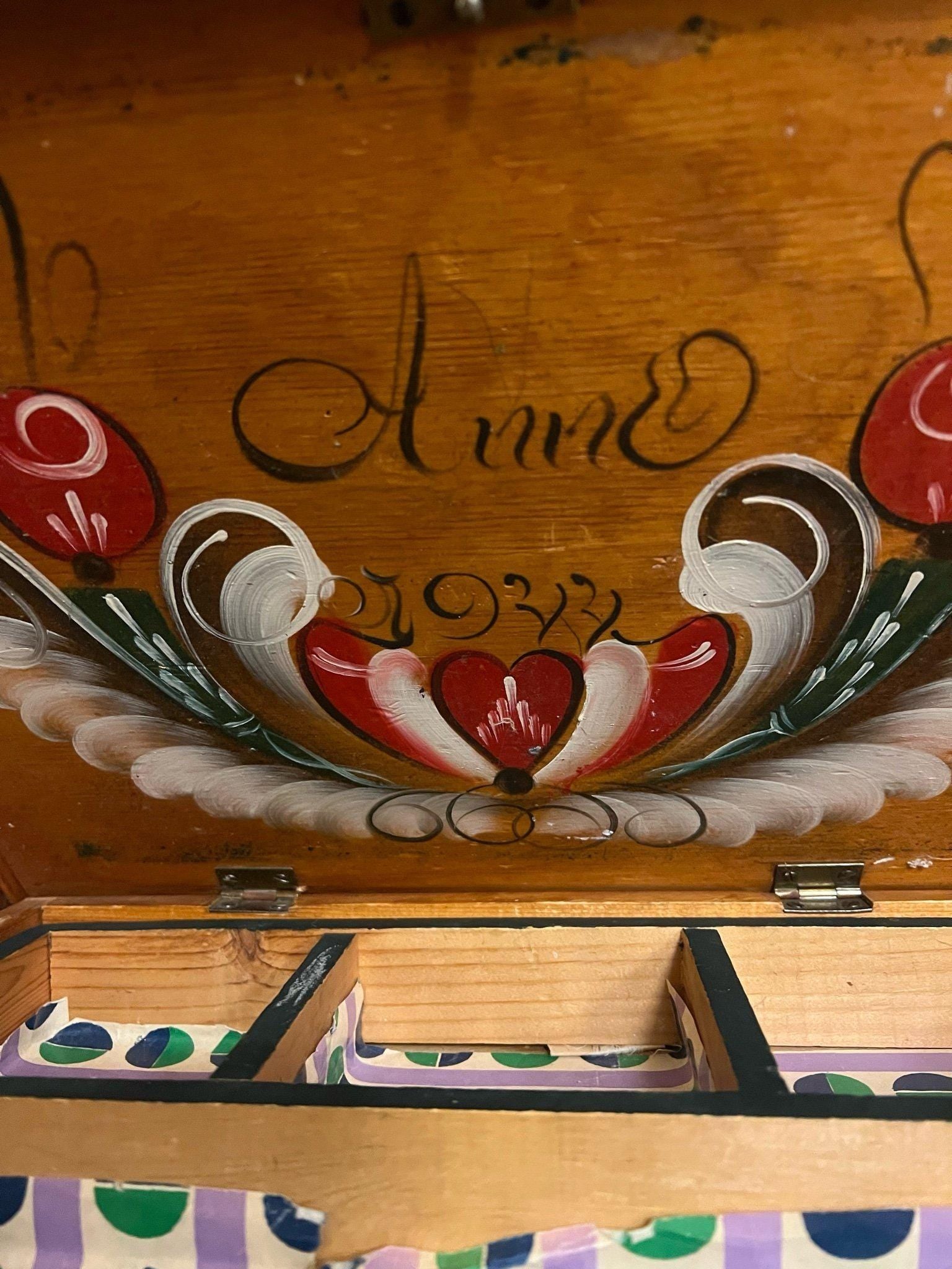Vintage Kurbitsmaleri Sewing Chest: Swedish Dalarna Folk Art, 1944 with detailed hand-painted floral and heart motifs inside lid.