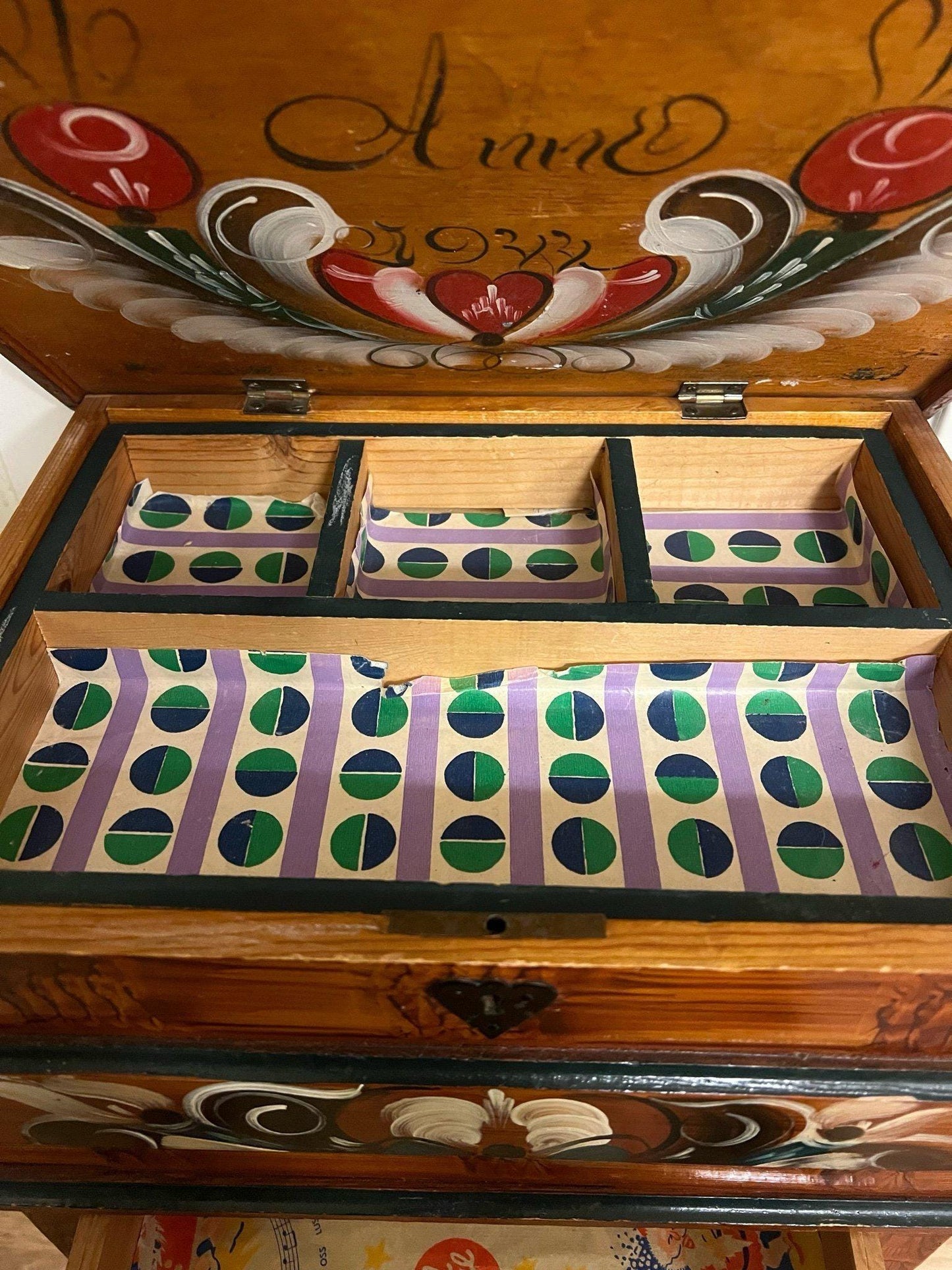 Vintage Kurbitsmaleri Sewing Chest: Swedish Dalarna Folk Art, 1944 with floral painted lid and patterned interior compartments
