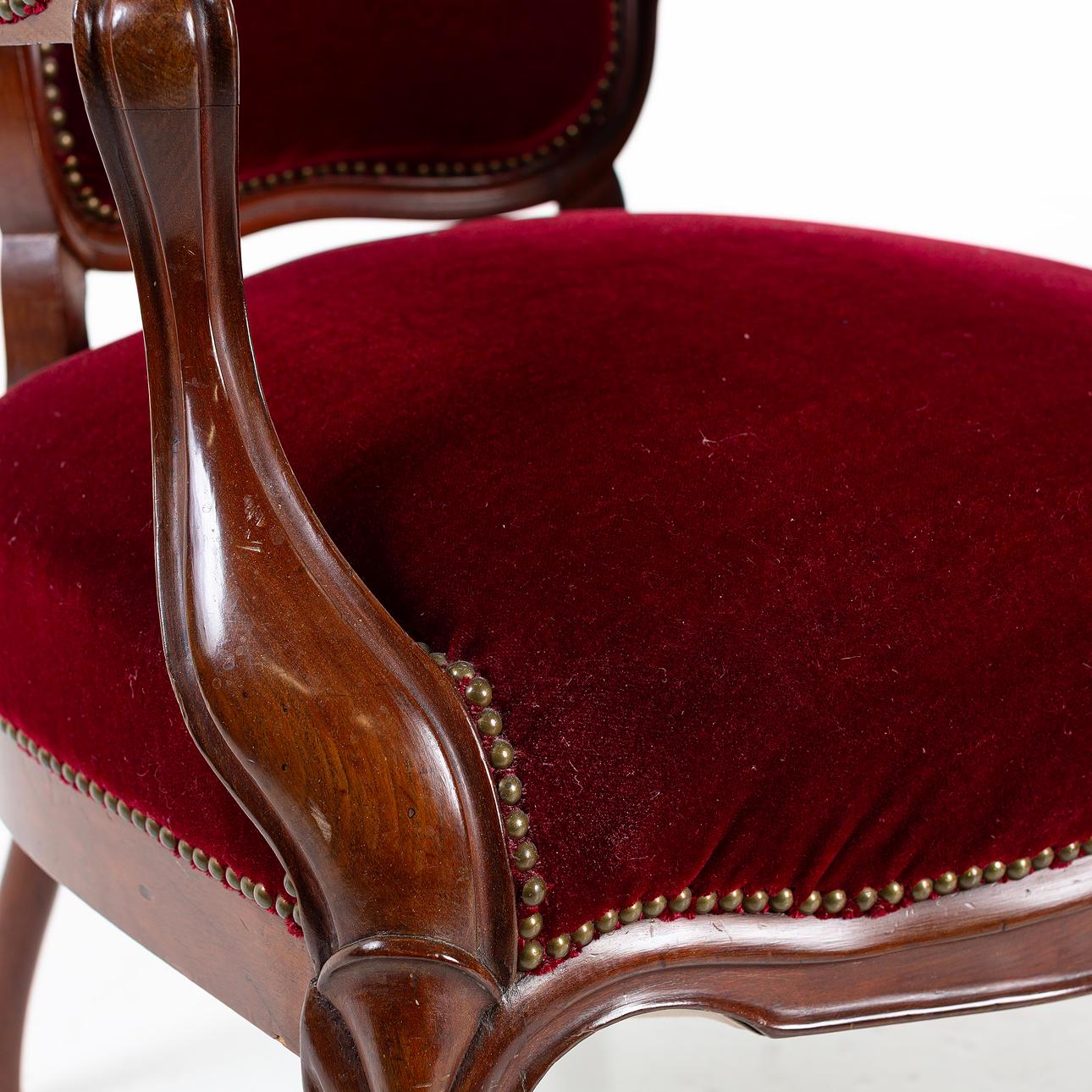 Vintage French Baroque Louis XV Armchairs – Rococo Revival Red Velvet Chairs with ornate carved wood and brass nailhead trim