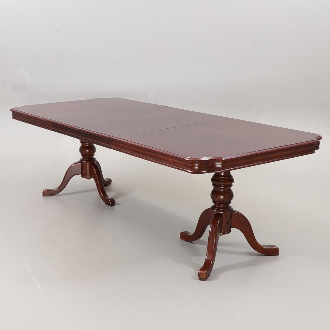 Vintage Solid Mahogany Queen Anne Dining Set • 6 Chairs + Extendable Table • Holiday Ready • Classic Dining Room Furniture with polished wood table