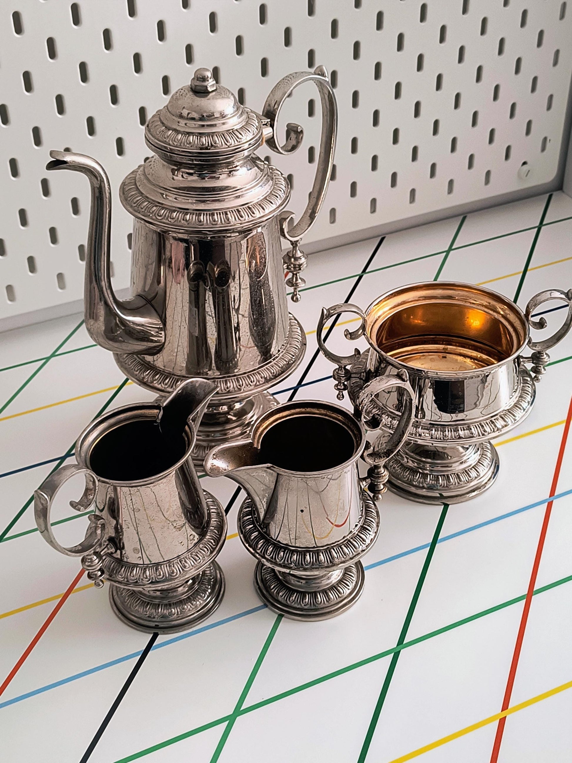 Antique Gustaf Eriksson Eskilstuna Swedish Silver Plated Coffee Set – Coffee Pot, Two Creamers & Sugar Bowl – c. 1910–1925